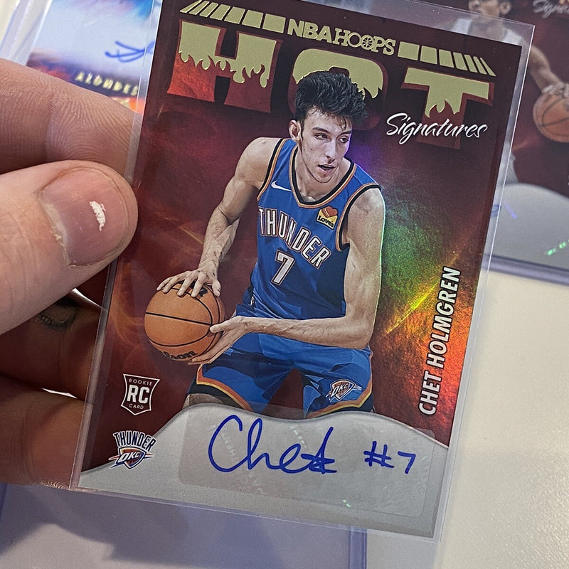 NBA HOOPS Chet Holmgren Auto autograph Hologram Rookie Card Hot Signatures 2023
