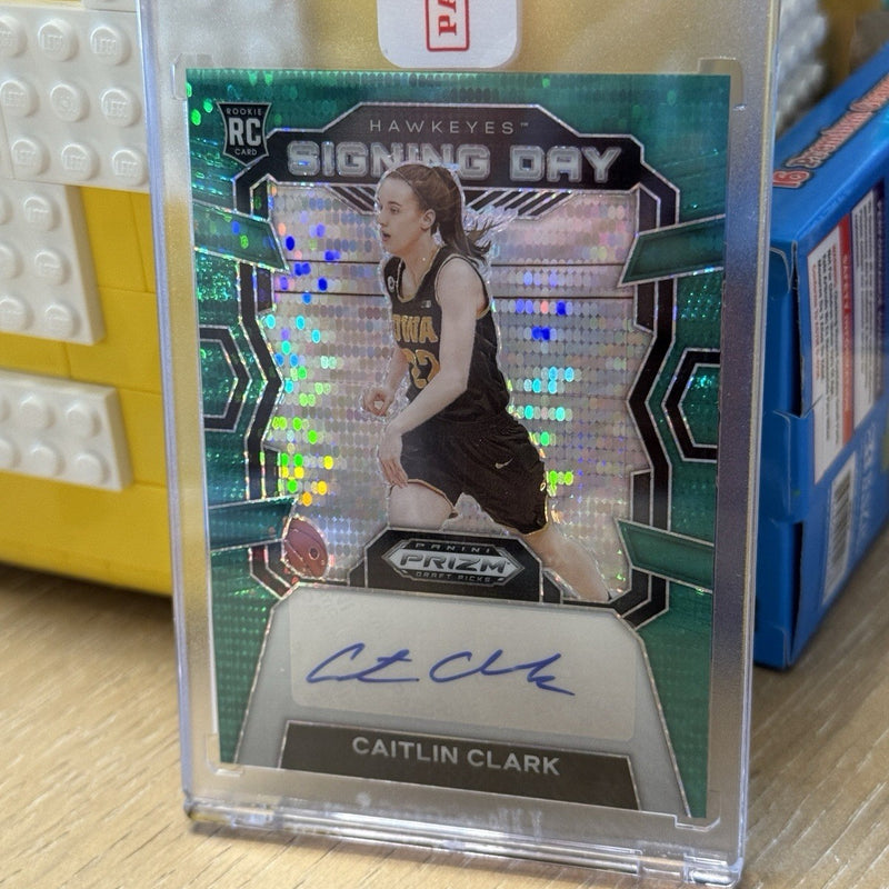 PANINI PRIZM DRAFT PICKS AUTOgraph CAITLIN CLARK ROOKIE RC Signing Numbered /25