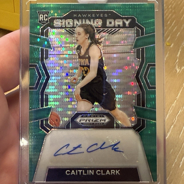 PANINI PRIZM DRAFT PICKS AUTOgraph CAITLIN CLARK ROOKIE RC Signing Numbered /25